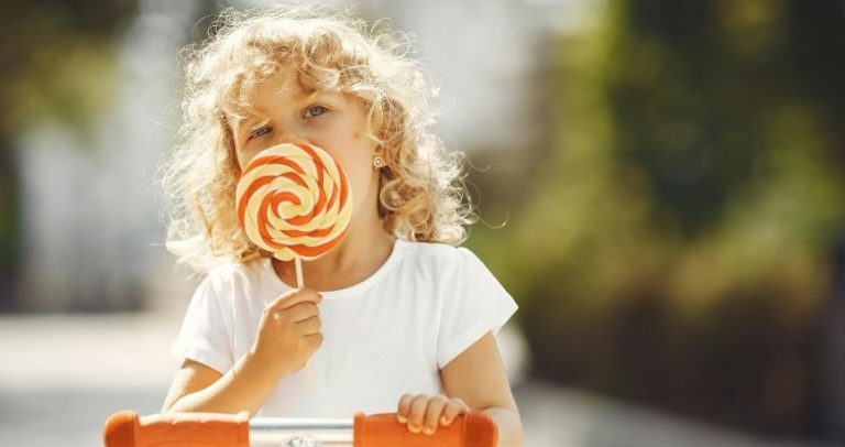 3 sposoby, aby oduczyć dziecko nadmiernego spożywania słodyczy