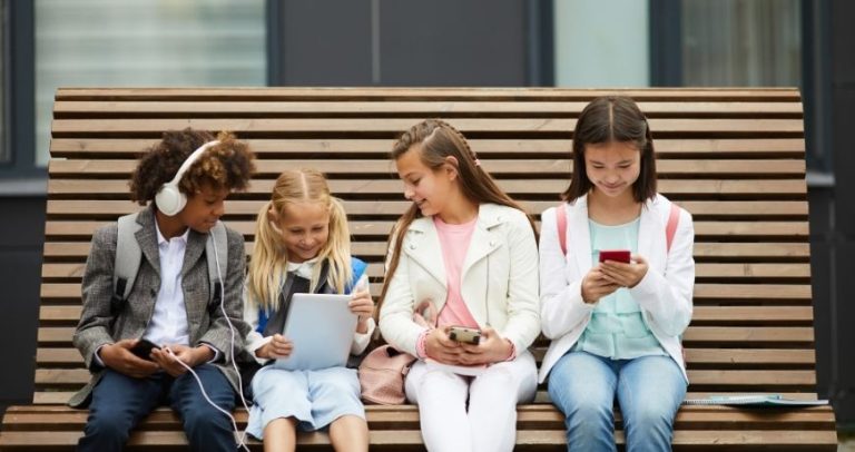Ekrany a mózg dziecka – jak czas przed ekranem wpływa na koncentrację?