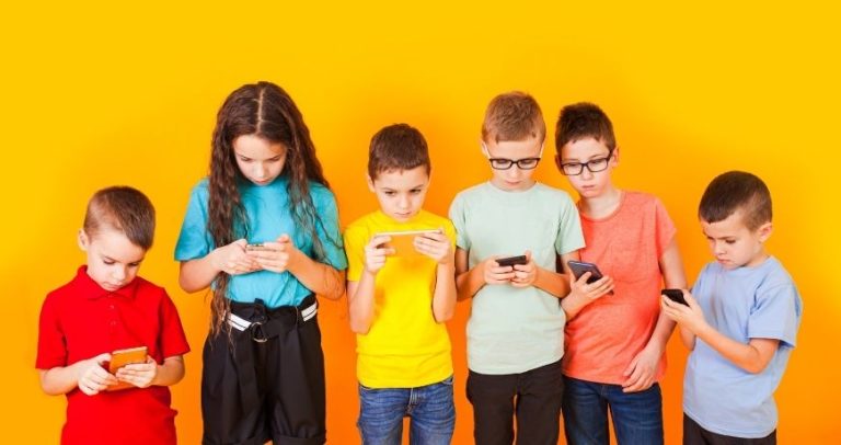 Jak ekrany szkodzą dzieciom? Neurogimnastyka zamiast gier wideo.