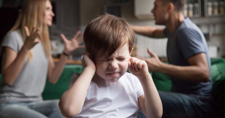 Relacje między rodzicami a wpływ na stan emocjonalny dziecka