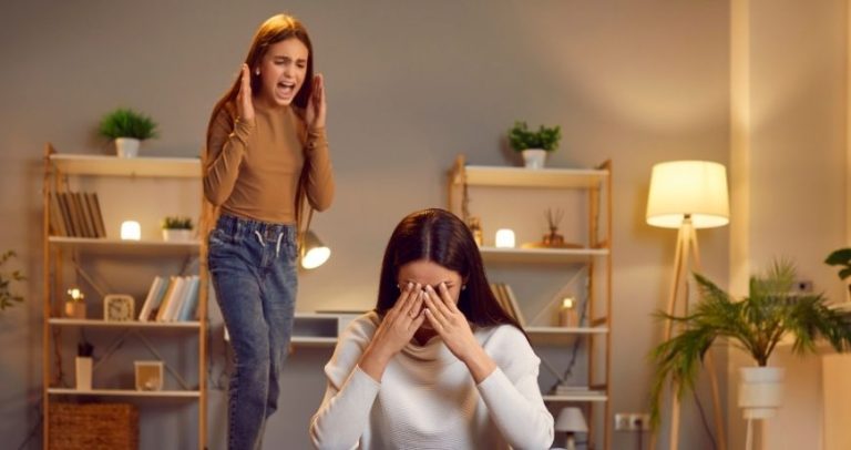 „Nienawidzę cię!” – co kryje się za dziecięcymi słowami i jak reagować?