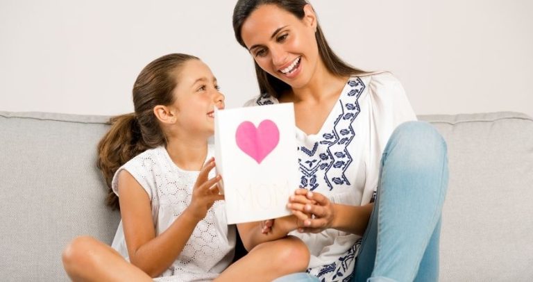 Jak pomóc córkom budować zdrowe relacje?