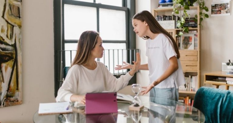 Co robić, gdy nastolatek nas nie słucha?