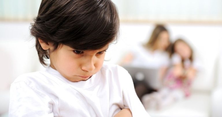 Jak ton i słowa rodziców budują zazdrość między rodzeństwem?