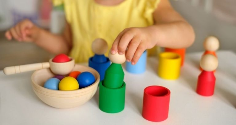 Pomysły na neurozabawy w domu: proste, wesołe i wartościowe