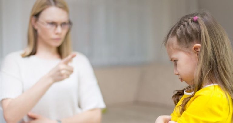 Najczęstszy błąd rodziców: kontrola zamiast wsparcia