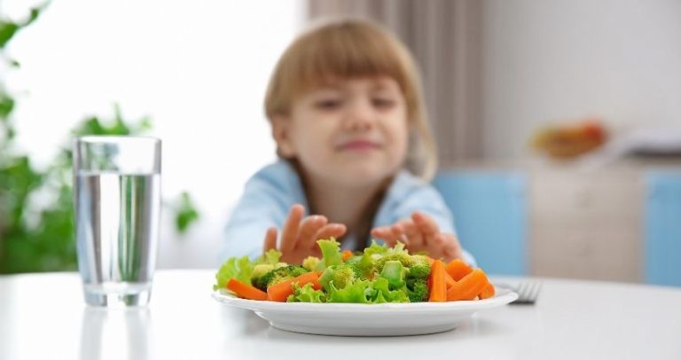 Dlaczego dziecko odmawia jedzenia tego, o co samo prosiło?