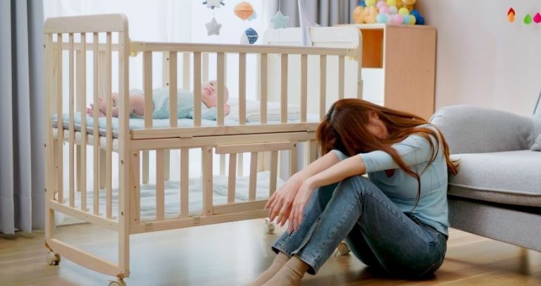 Zmęczona mama – wybór między odpoczynkiem a perfekcjonizmem