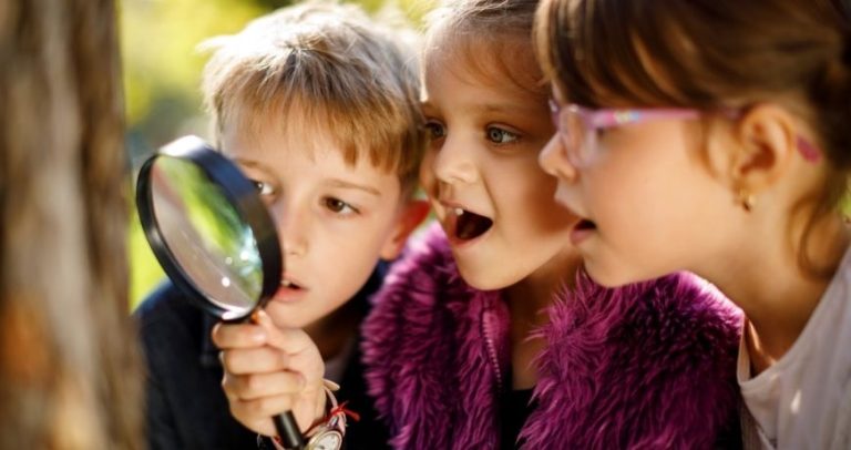 Siła pytań: jak ciekawość rozwija myślenie dziecka