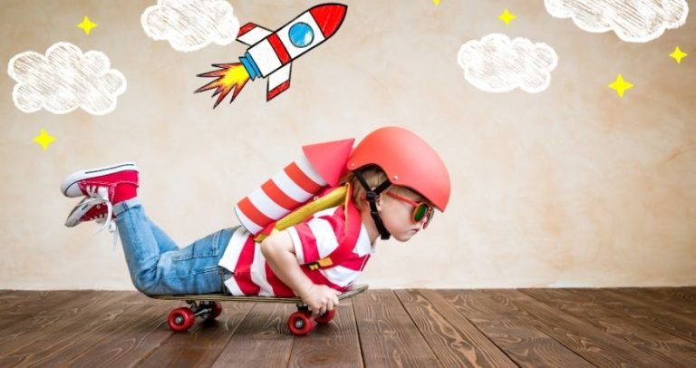 „Jestem najmądrzejszy!” Jak reagować na dziecięcą pewność siebie?